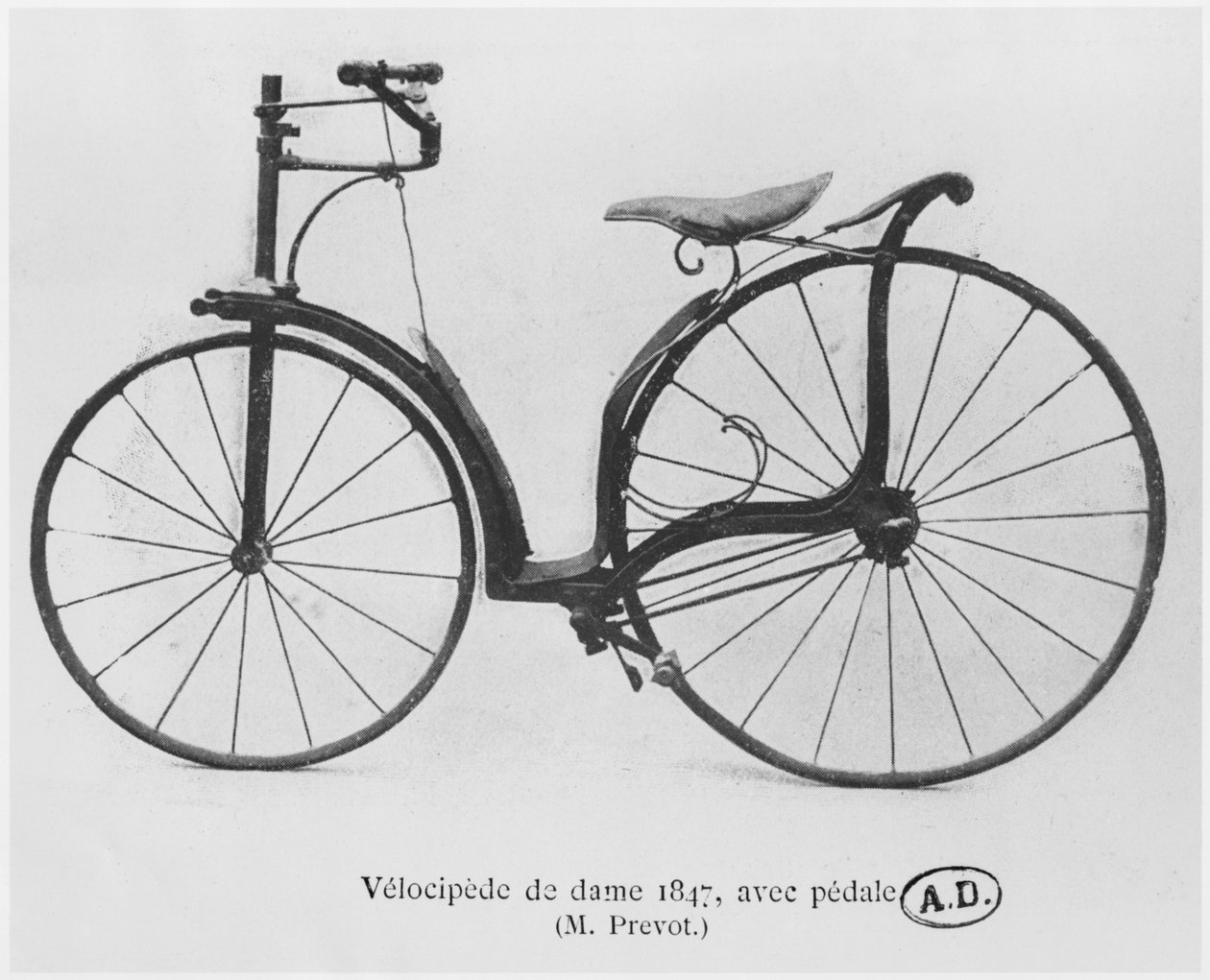 Velocipéd pro dámu navržený v roce 1847, s pedály od French Photographer