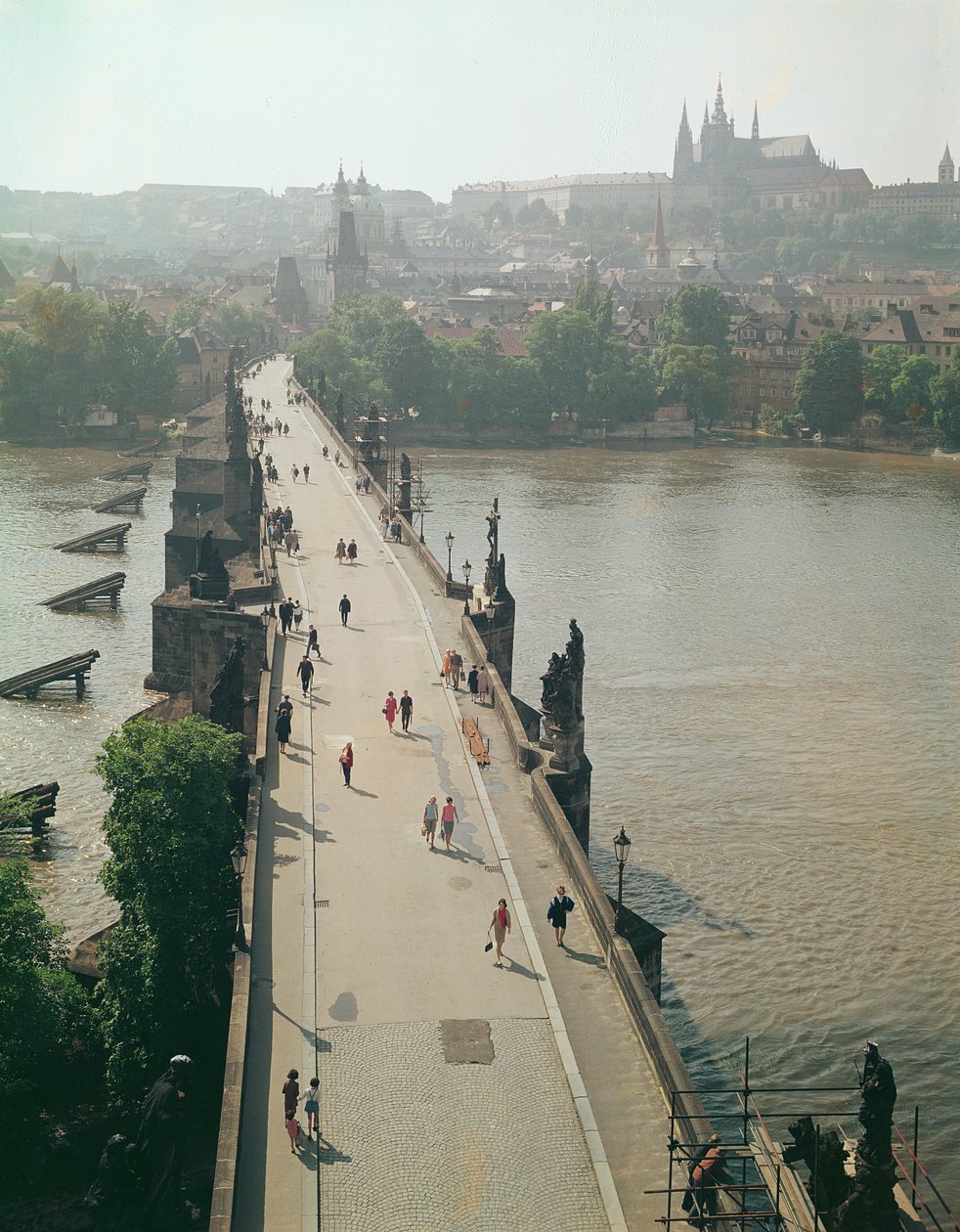 Pohled na Karlův most přes řeku Vltavu od French Photographer