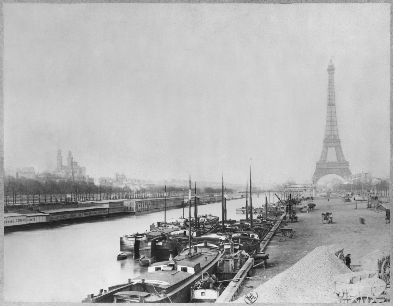 Pohled na břehy Seiny a Eiffelova věž, Paříž od French Photographer