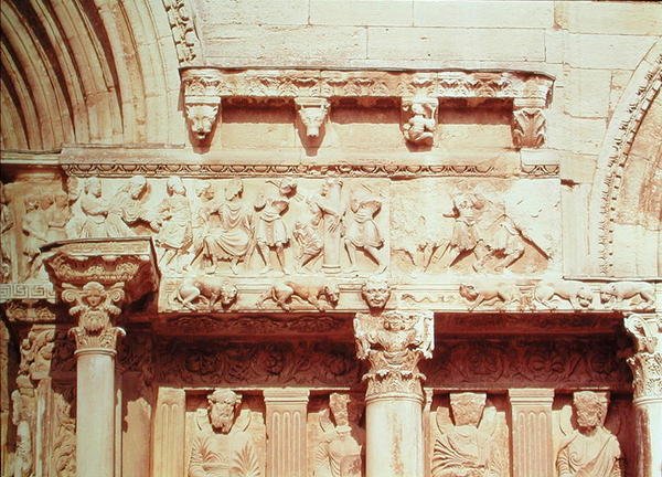 Detail z centrálního portálu západní fasády, zobrazující výjevy z Umučení Krista, kolem roku 1180 od French School
