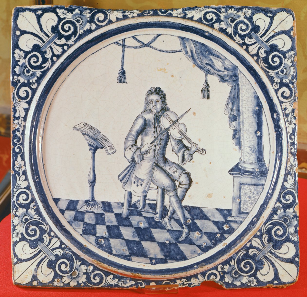 Dlaždice zobrazující houslistu, z Rouen, 1706 (fajáns) od French School