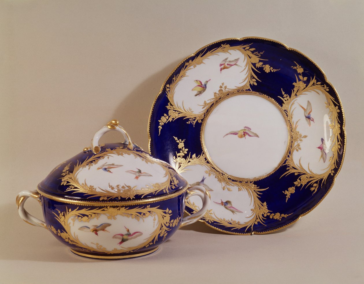 Vincennes mísa a stojan, cca 1745 (porcelán) od French School