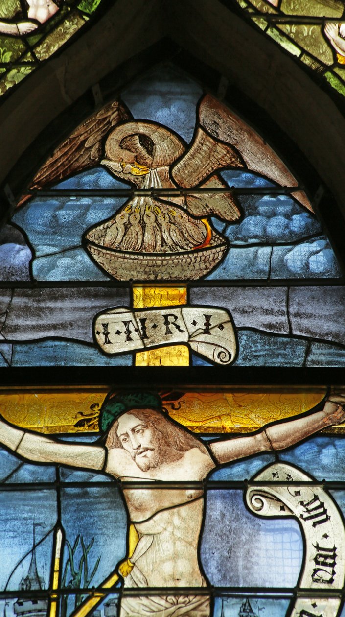Okno zobrazující pelikána krmícího svá mláďata, symbol ukřižování, detail 2921604, 1500-10 od French School