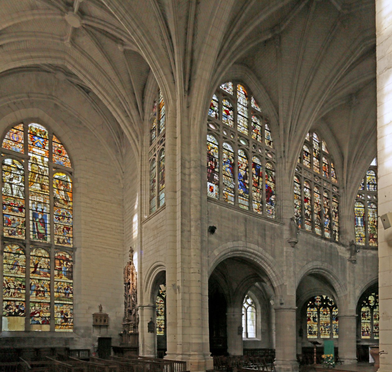 Pohled na sbor a severní transept od French School