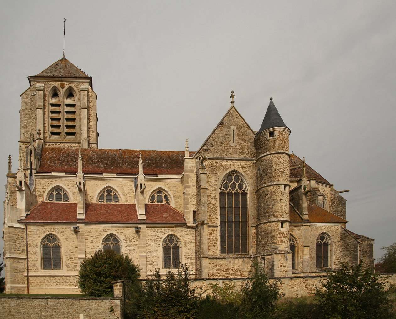 Pohled na kostel od jihu od French School