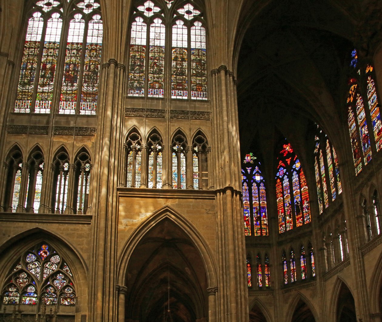 Pohled na severní transept a chór od French School