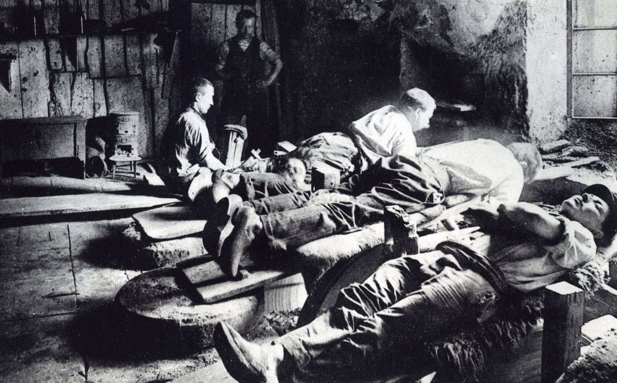 Nožíři při práci v Thiers, konec 19. století (čb foto) od French Photographer