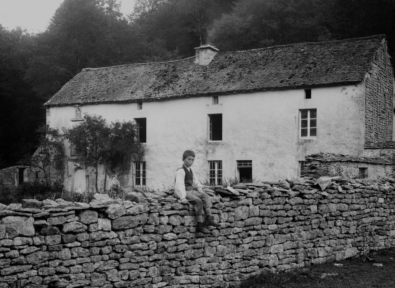 Farma v blízkosti Bourmont en Haute Marne, cca 1880. od French Photographer