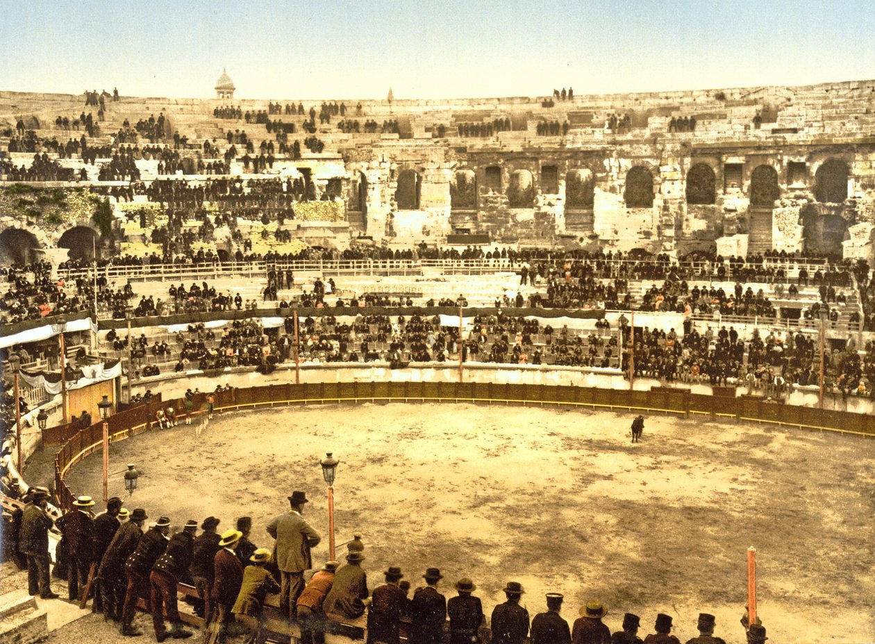 Uvnitř amfiteátru v Nîmes, 1890-1900 od French Photographer