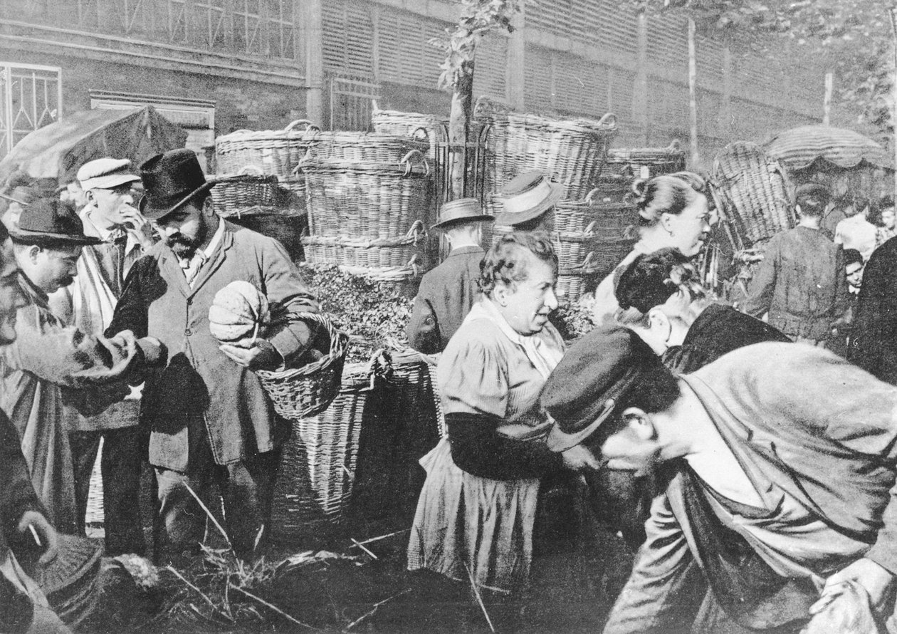 Poslední prodej před zvonem, rue Rambuteau, Les Halles, Paříž, 1897 od French Photographer