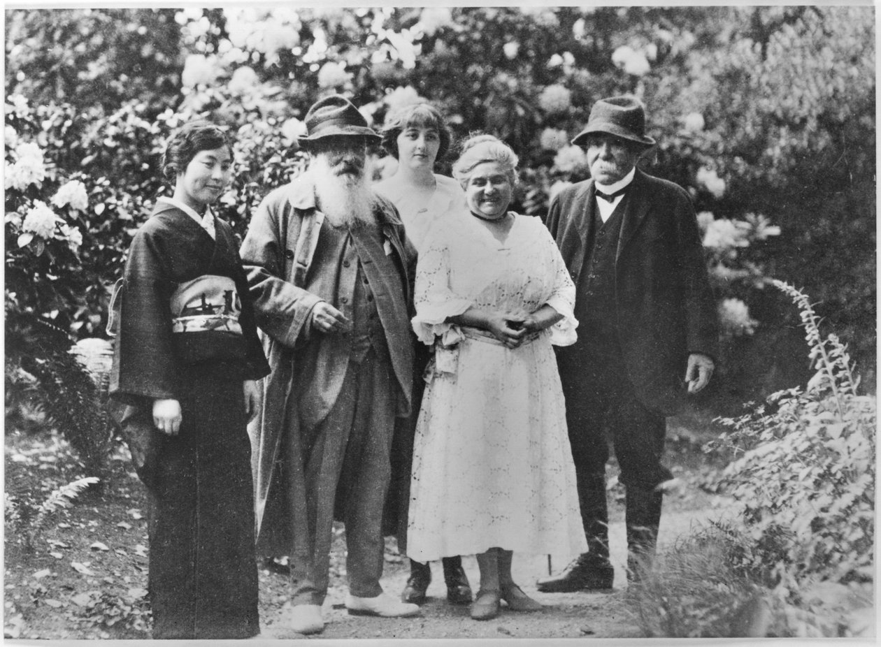 Madame Kuroki, Claude Monet (1840-1926), Alice Butler (1894-1949), Blanche Hoschede-Monet a Georges Clemenceau (1841-1929) v zahradě v Giverny od French Photographer