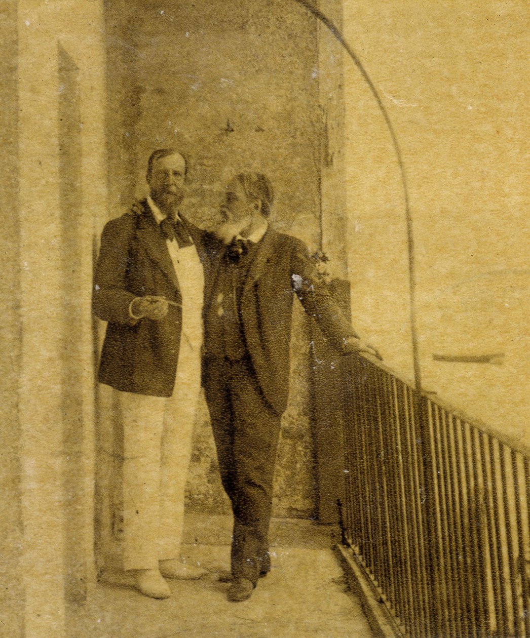 Paul Deroulede (1846-1914) a Jean Sully Mounet dit Mouney-Sully (Mounet Sully) (1841-1916) v San Sebastianu od French Photographer