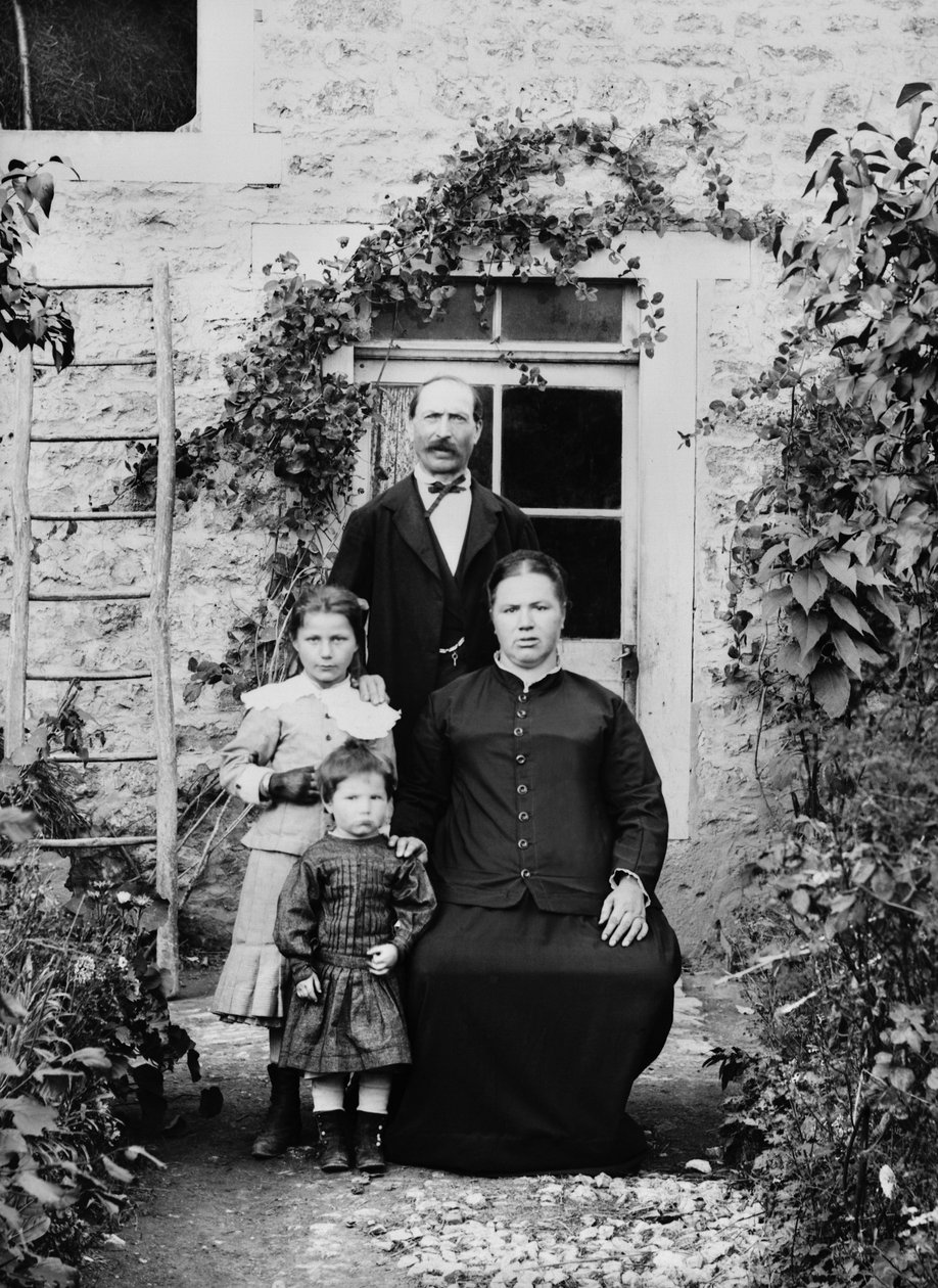 Portrét rodiny v okolí Bourmont en Haute Marne. Fotografie konce 19. století. Kolekce Ducos. od French Photographer