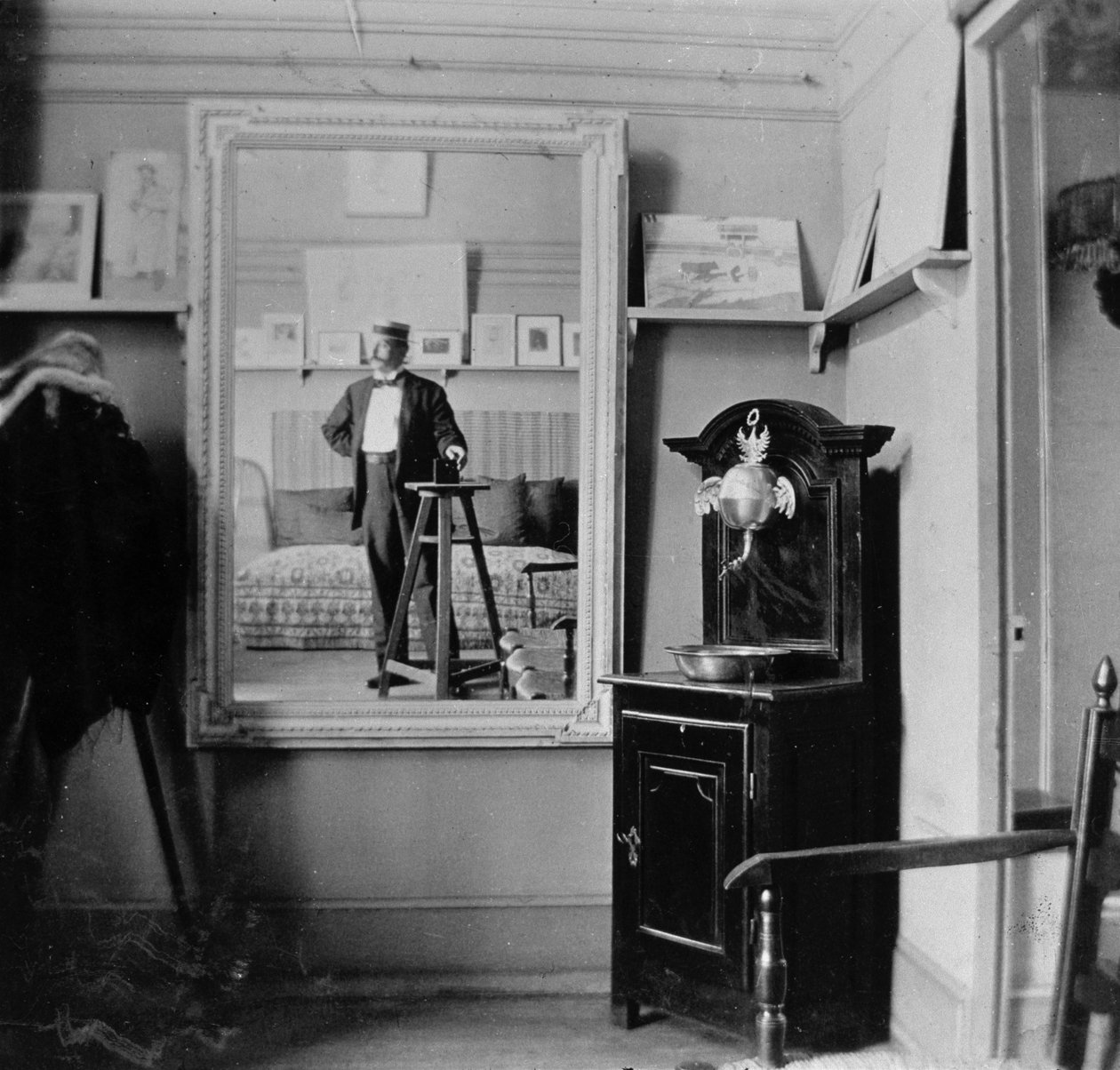 Portrét fotografa v ateliéru Henri de Toulouse-Lautrec (1864-1901) od French Photographer