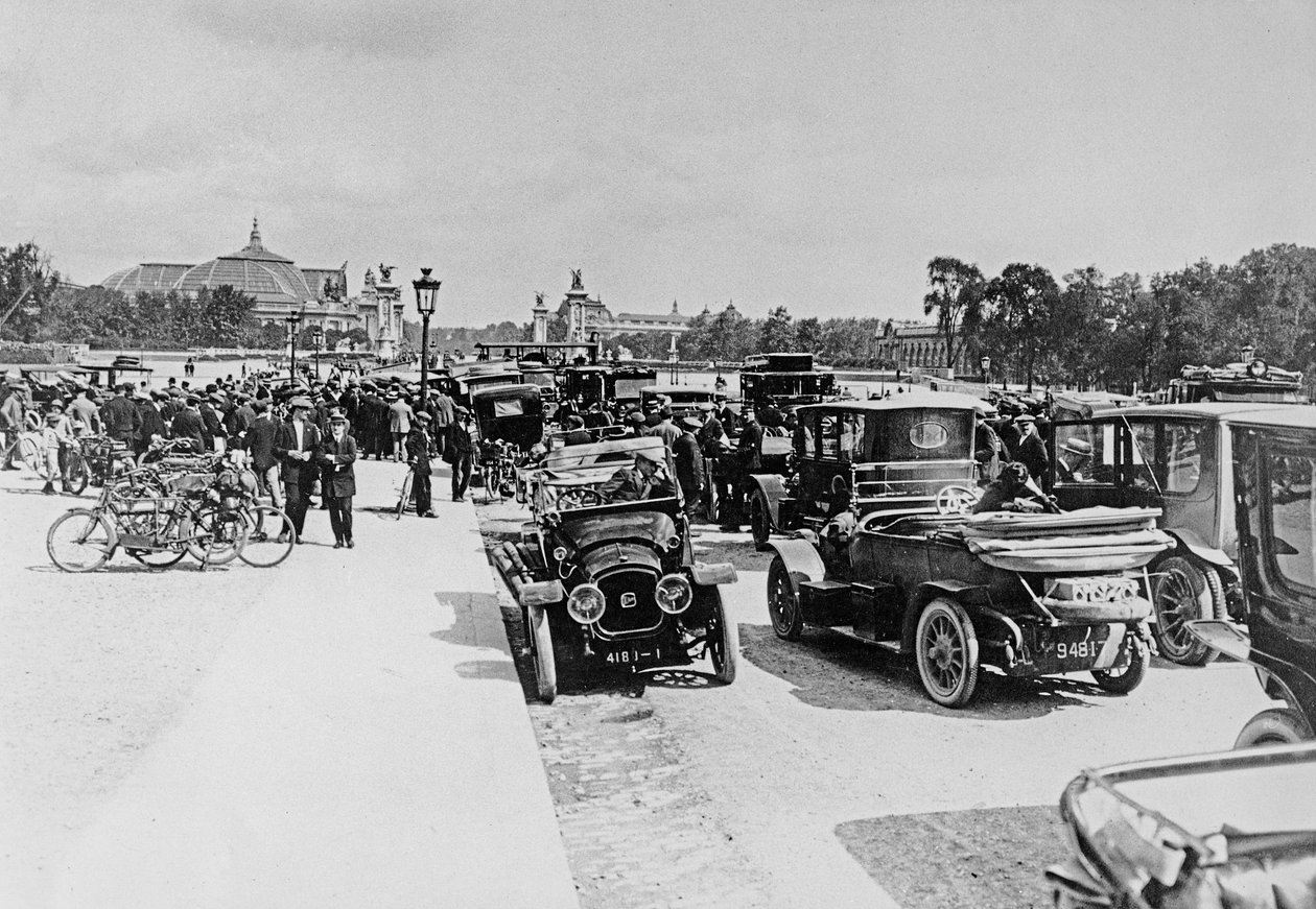 Rekvizice automobilů na Esplanade des Invalides, Paříž, 16. srpna 1914 od French Photographer