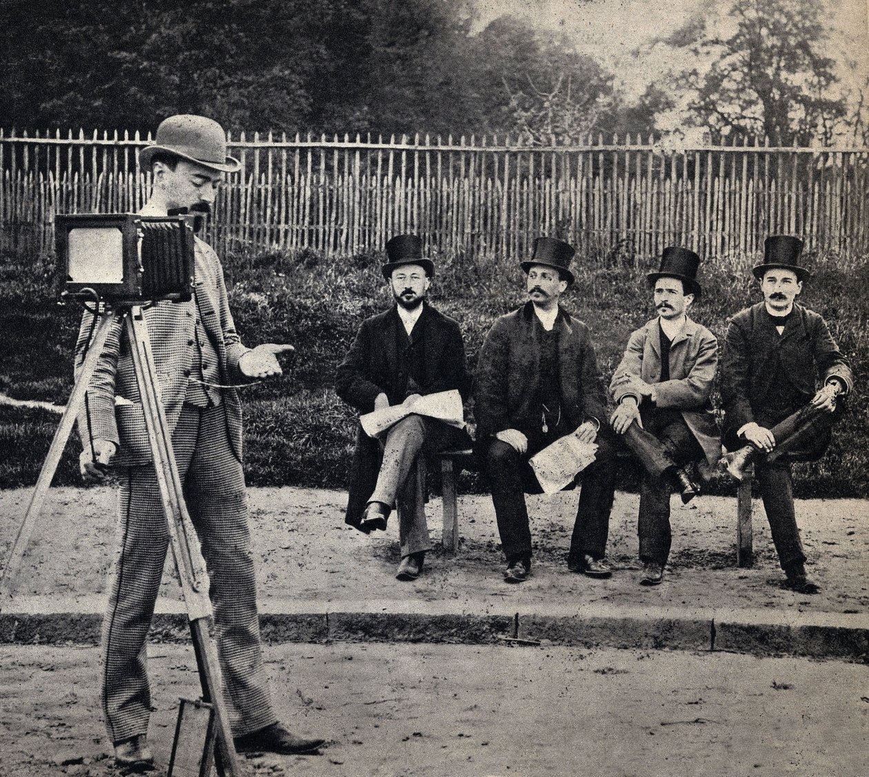 Scéna ze života fotografa, „fotografování fotografa““. Fotografie, konec 19. století, Paříž. Coll. Selva. od French Photographer
