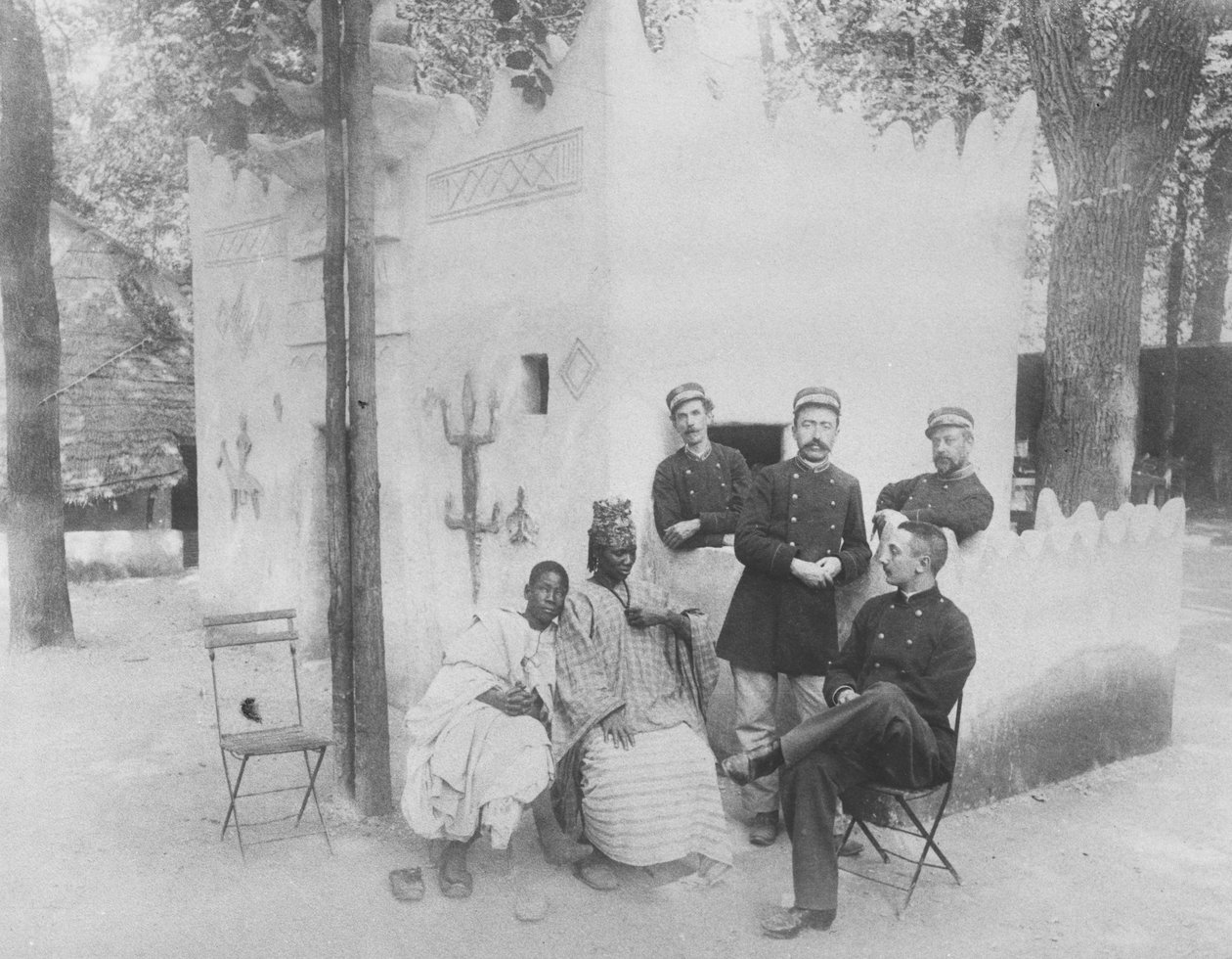 Senegalská vesnice na výstavě Universelle v Paříži, 1889 od French Photographer