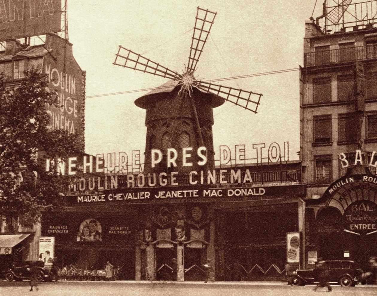 Kabaret a kino „Le Moulin Rouge“ v Paříži od French Photographer