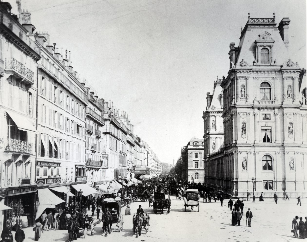 Ulice de Rivoli a nový Hotel de Ville, asi 1882 od French Photographer