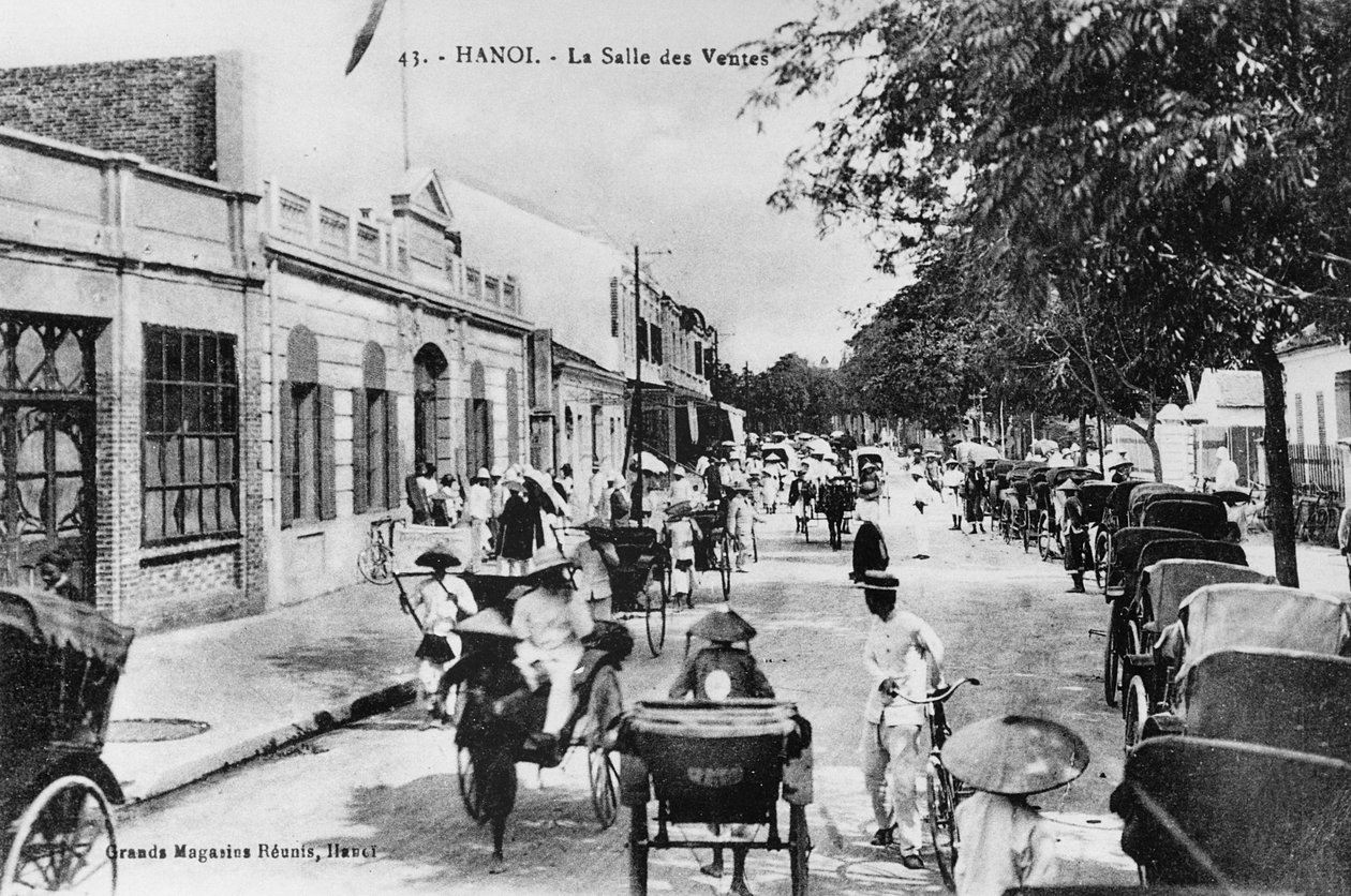 Prodejní místnost v Hanoji, kolem roku 1920 od French Photographer