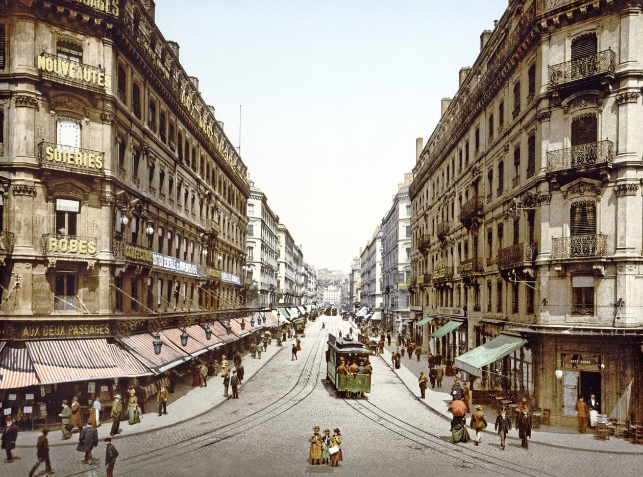 Pohled dolů Rue de la Republic, Lyons, 1890-1900 od French Photographer