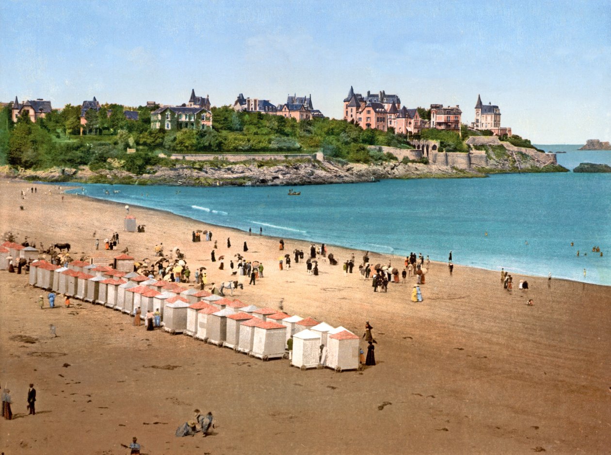 Pohled na Pointe de la Malouine z Plage de lEcluse, Dinard, 1890-1900 od French Photographer