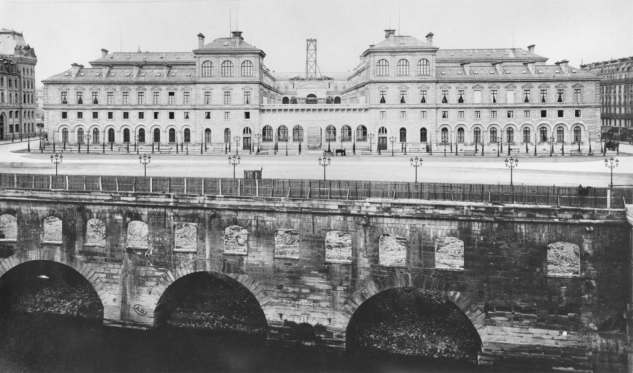 Pohled na Hotel-Dieu v době jeho výstavby, Paříž, po roce 1867 od French Photographer