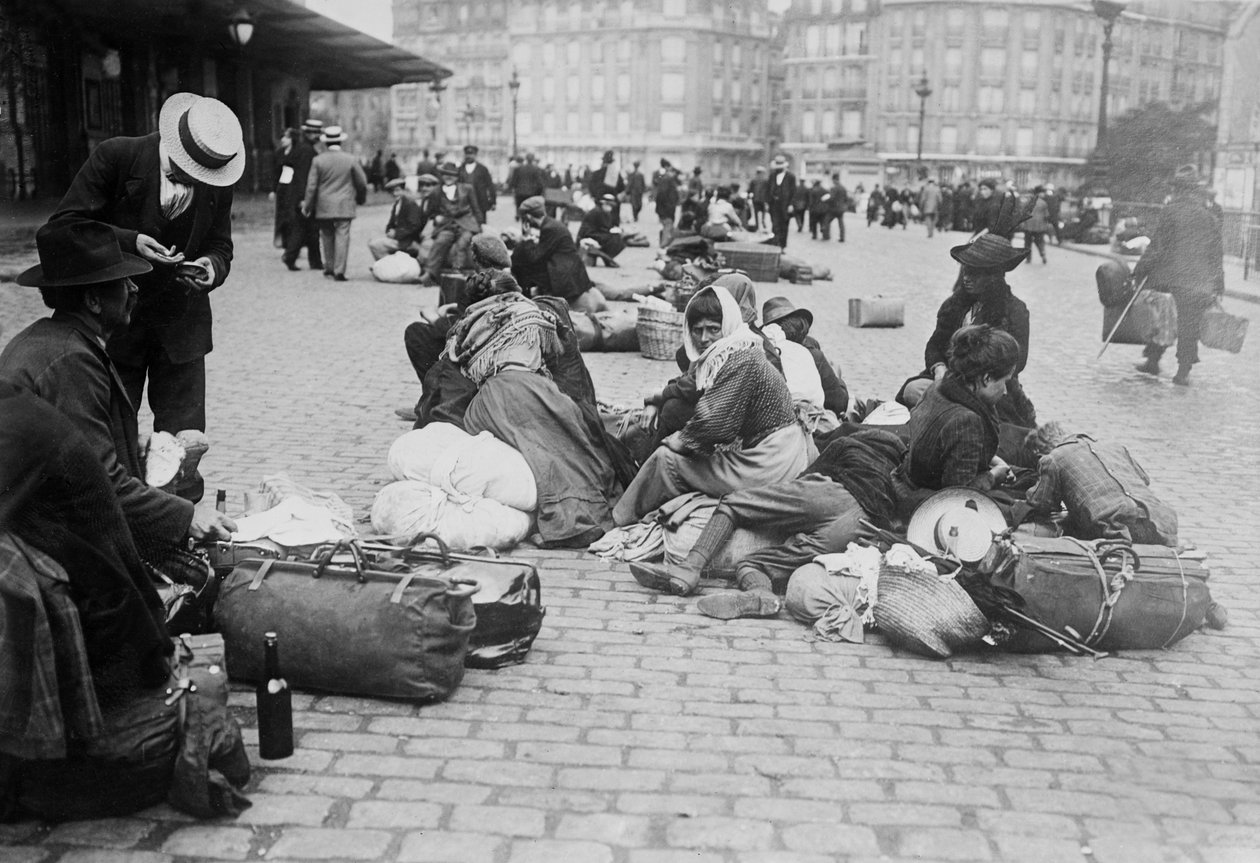Váleční uprchlíci, Gare de Lyon, Paříž, 1914 od French Photographer
