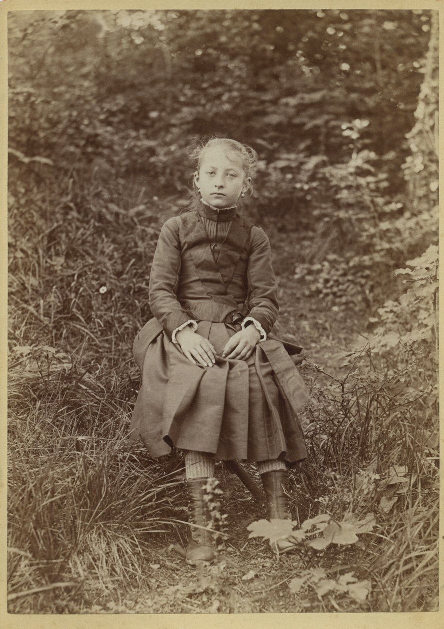Mladá dívka na venkově, Francie, asi 1890 (čb fotografie) od French Photographer