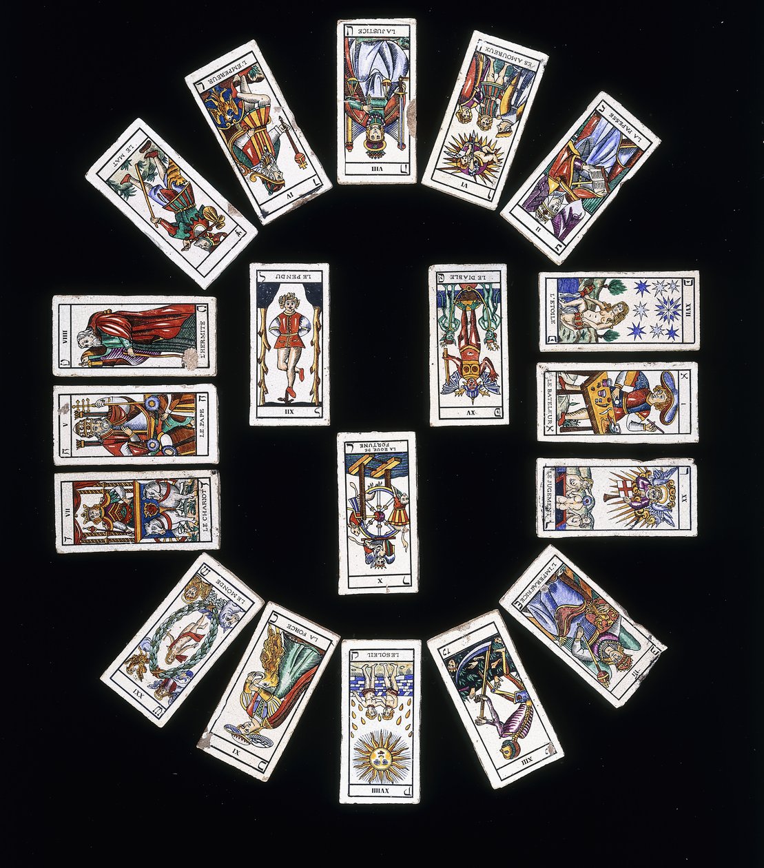 Francouzský kameninový dlaždicový panel, zdobený balíčkem karet Marseilles Tarot, 20. století od French School
