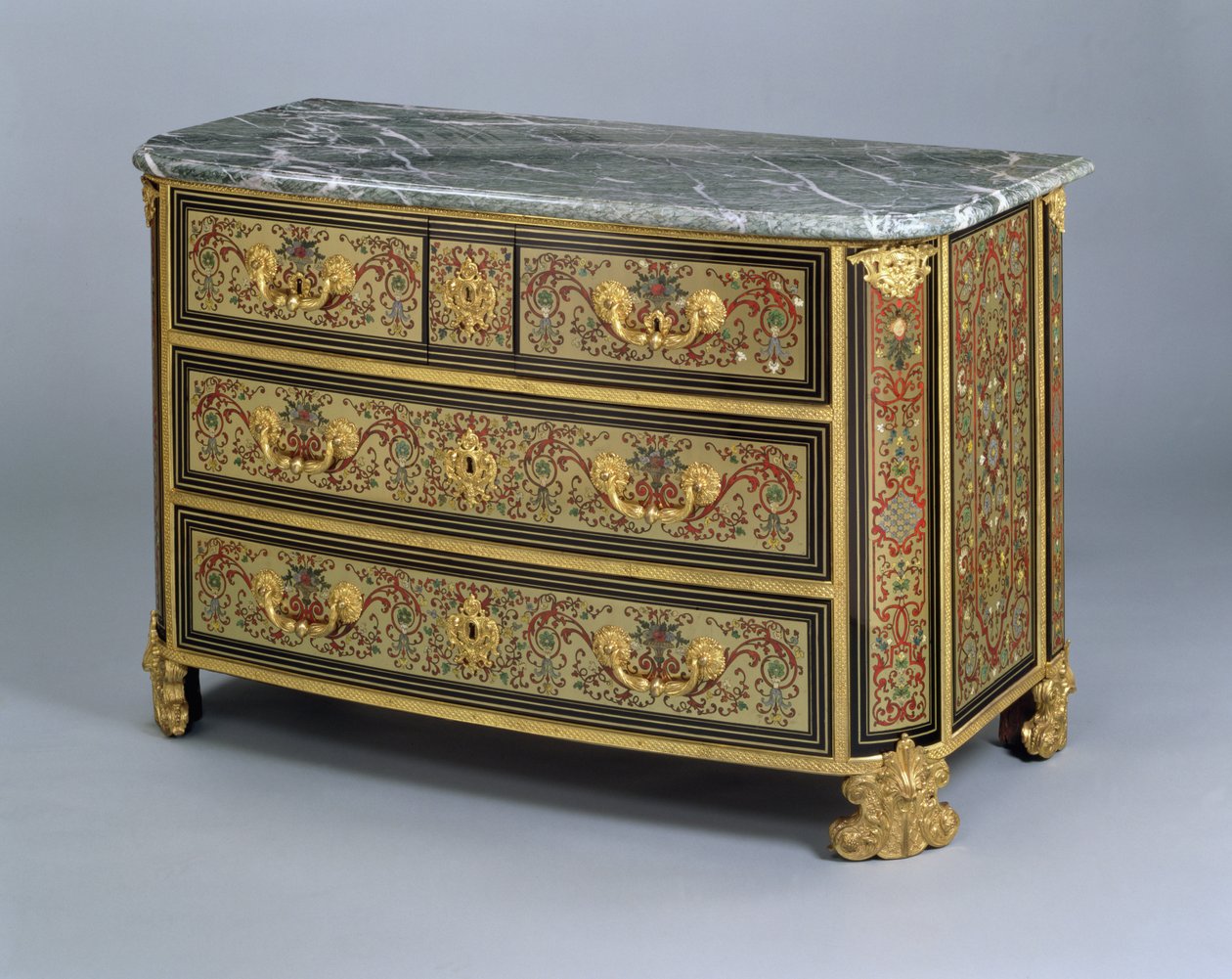 A Louis XIV Commode, c.1710 (polychromovaná želvovina a mosazné vykládání) od French School