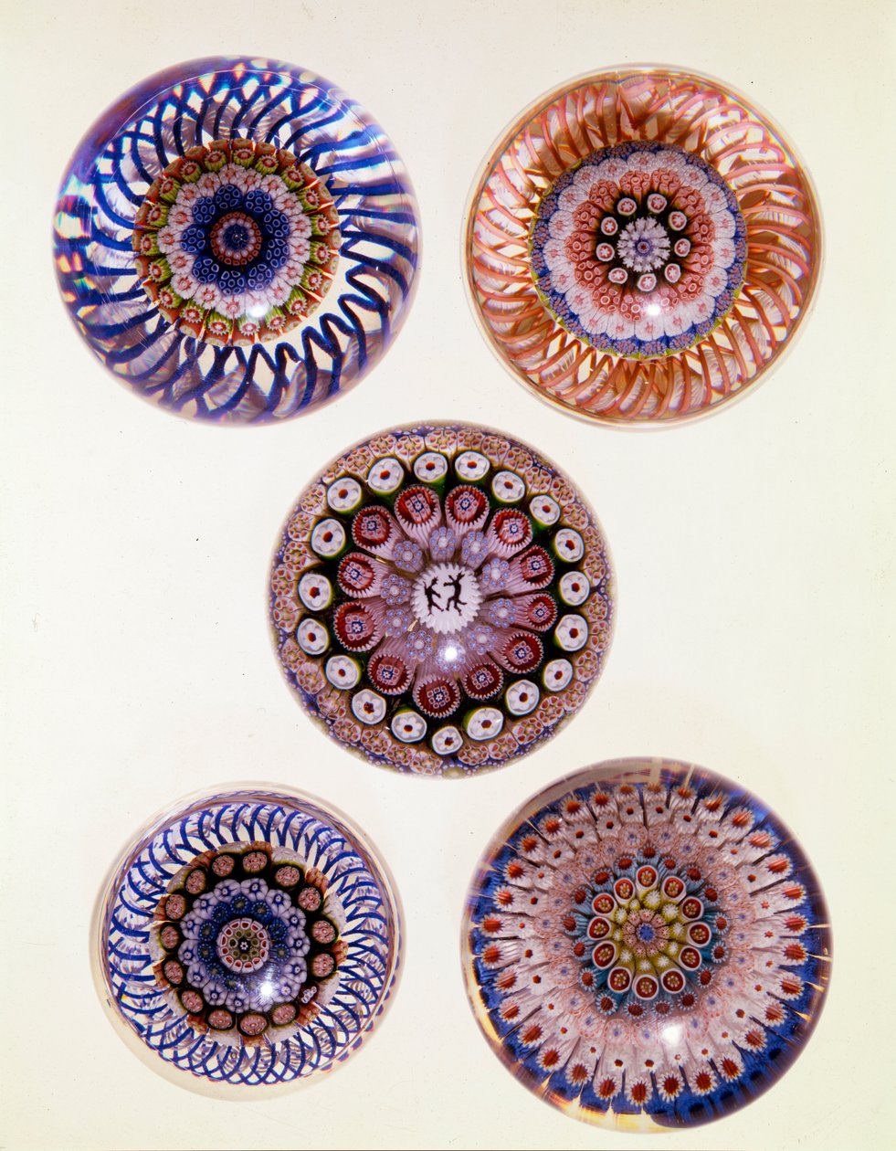 Skupina St. Louis soustředných Millefiori závaží od French School