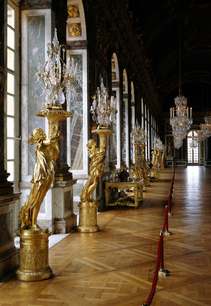 Architektura: pohled na obnovenou ledovou galerii. Versailles. Musee du Chateau od French School