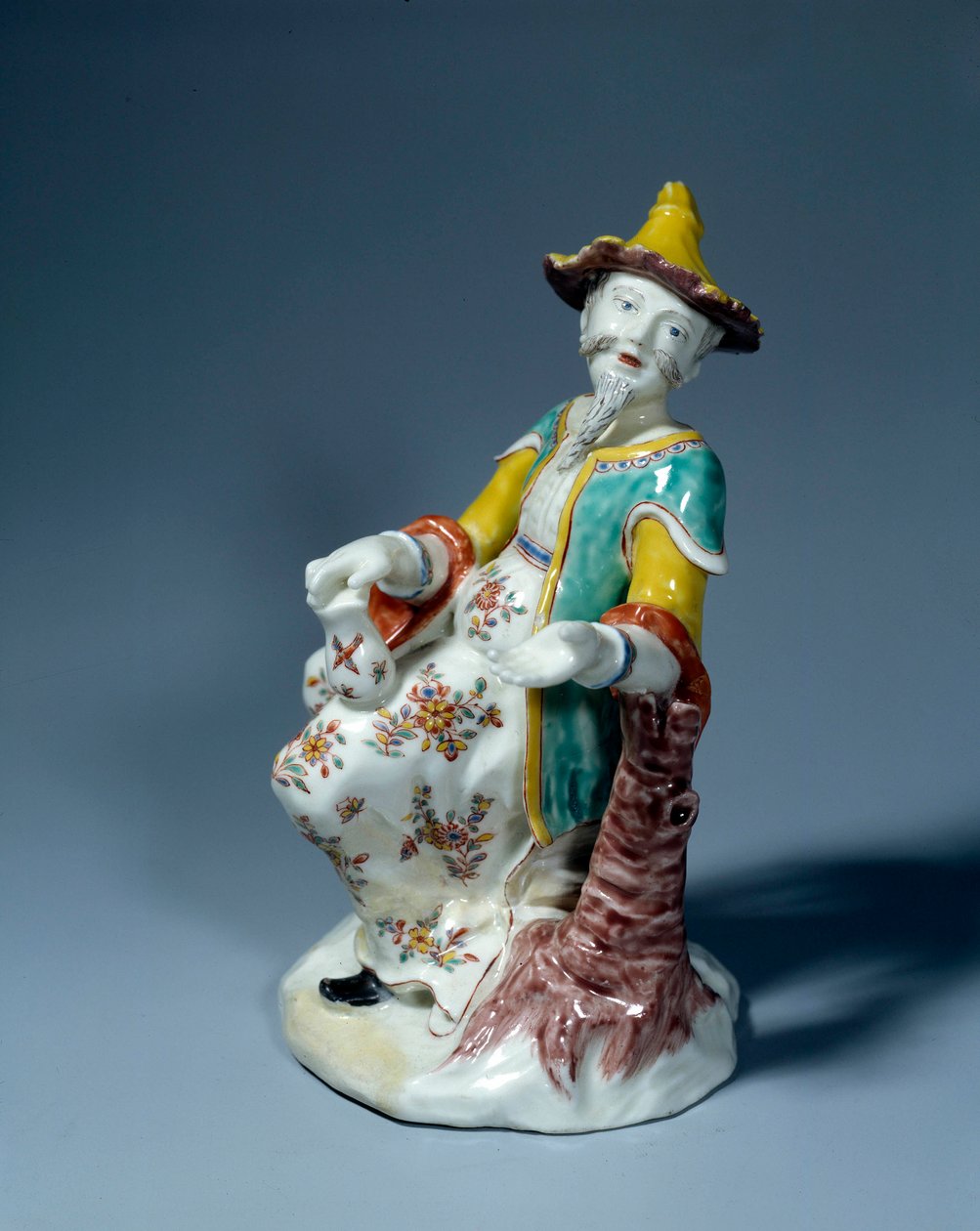 Umění Francie: čínská postava. Polychromovaná porcelánová socha Saint Cloud od French School