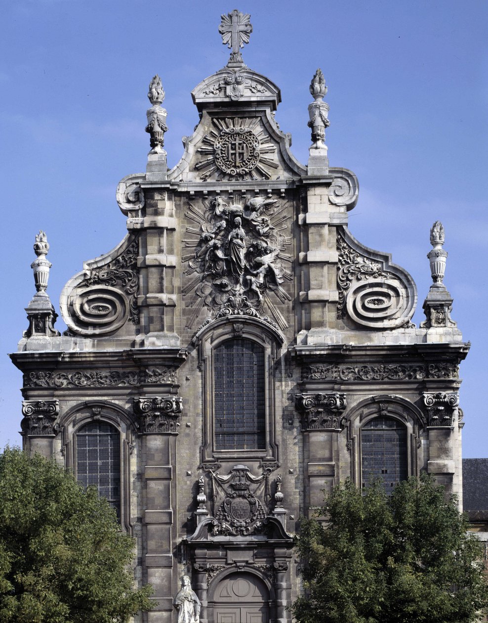 Barokní architektura: Fasáda kostela jezuitů (současné muzeum sakrálního umění) (1692). Cambrai, sever (59). od French School