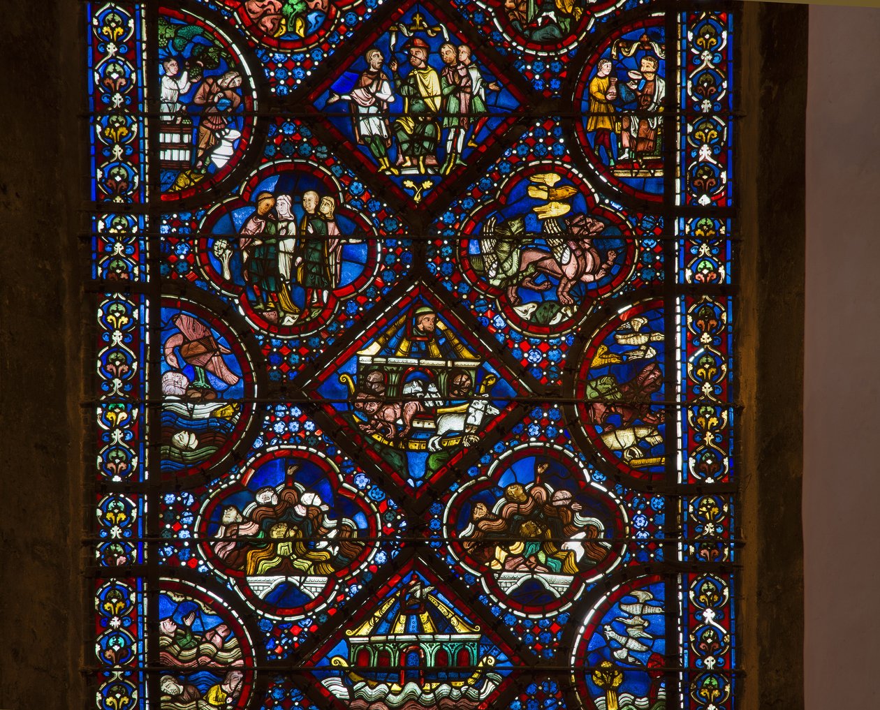 Katedrála v Chartres, vitráže: život noeho, centrum detailů od French School