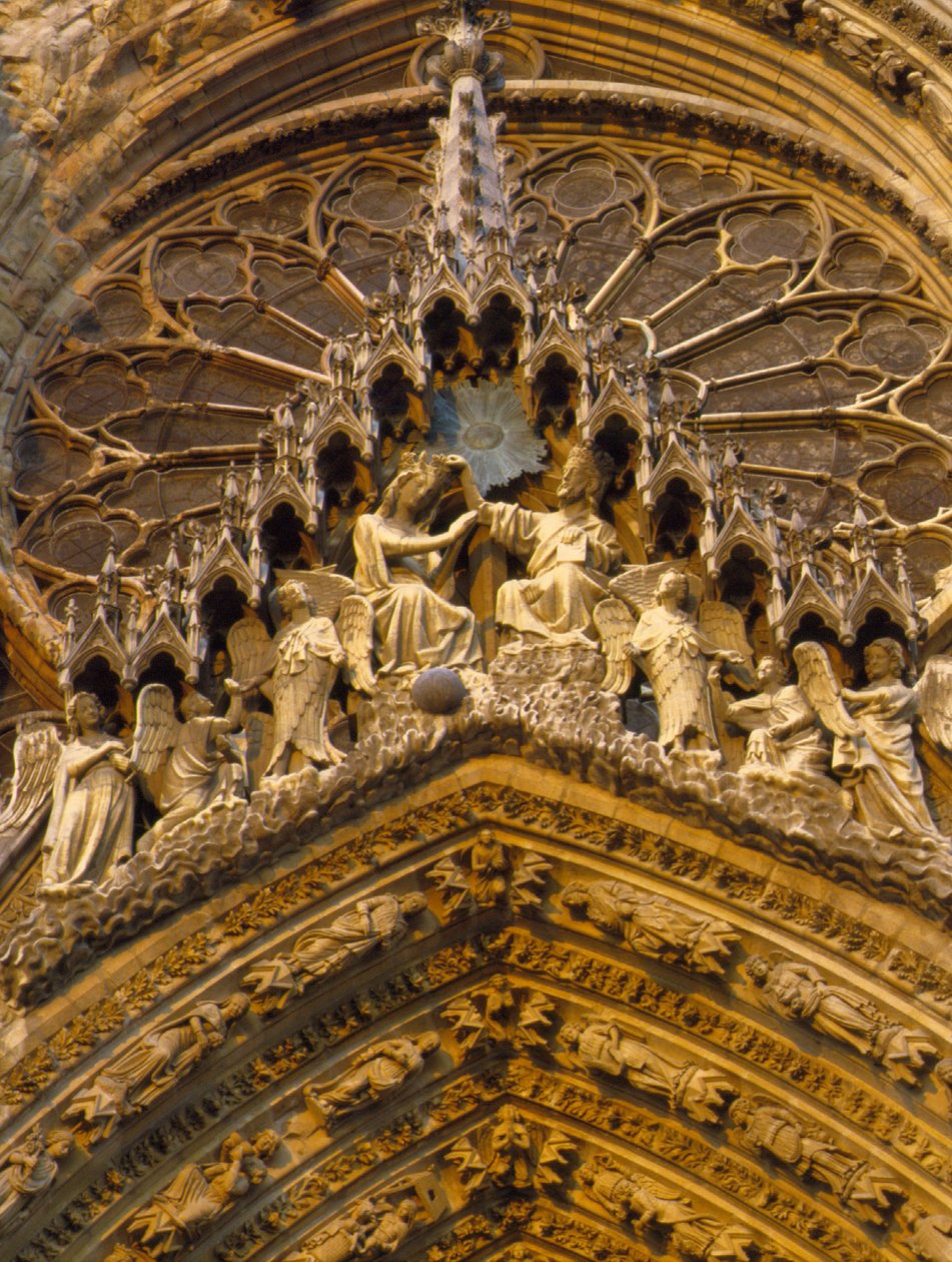 Cathedrale de Reims: detail fasády (Marne 51) představující korunovaci Panny Marie. od French School