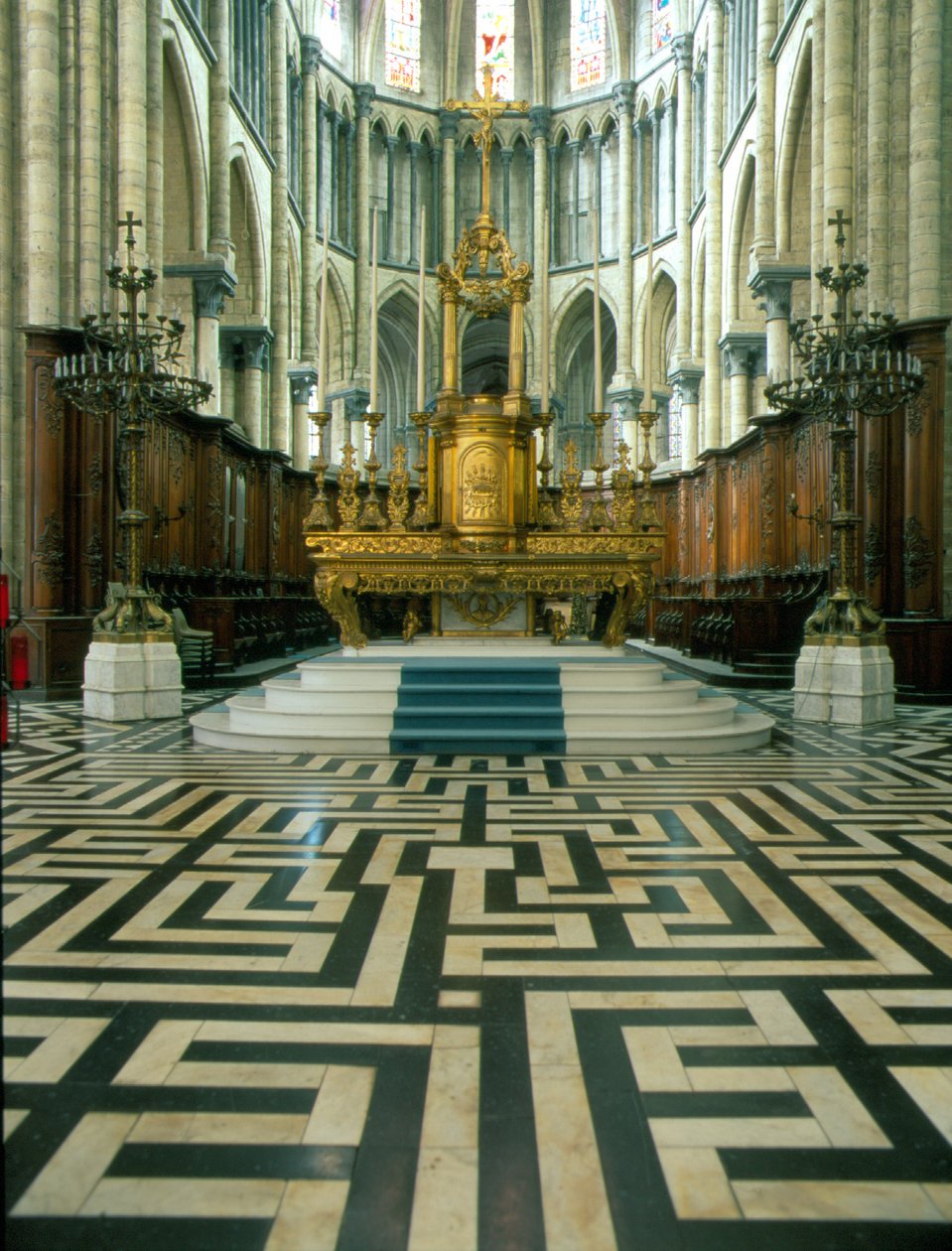 Cathedrale de Saint Omer (sever 59): Oltář a bludiště. od French School