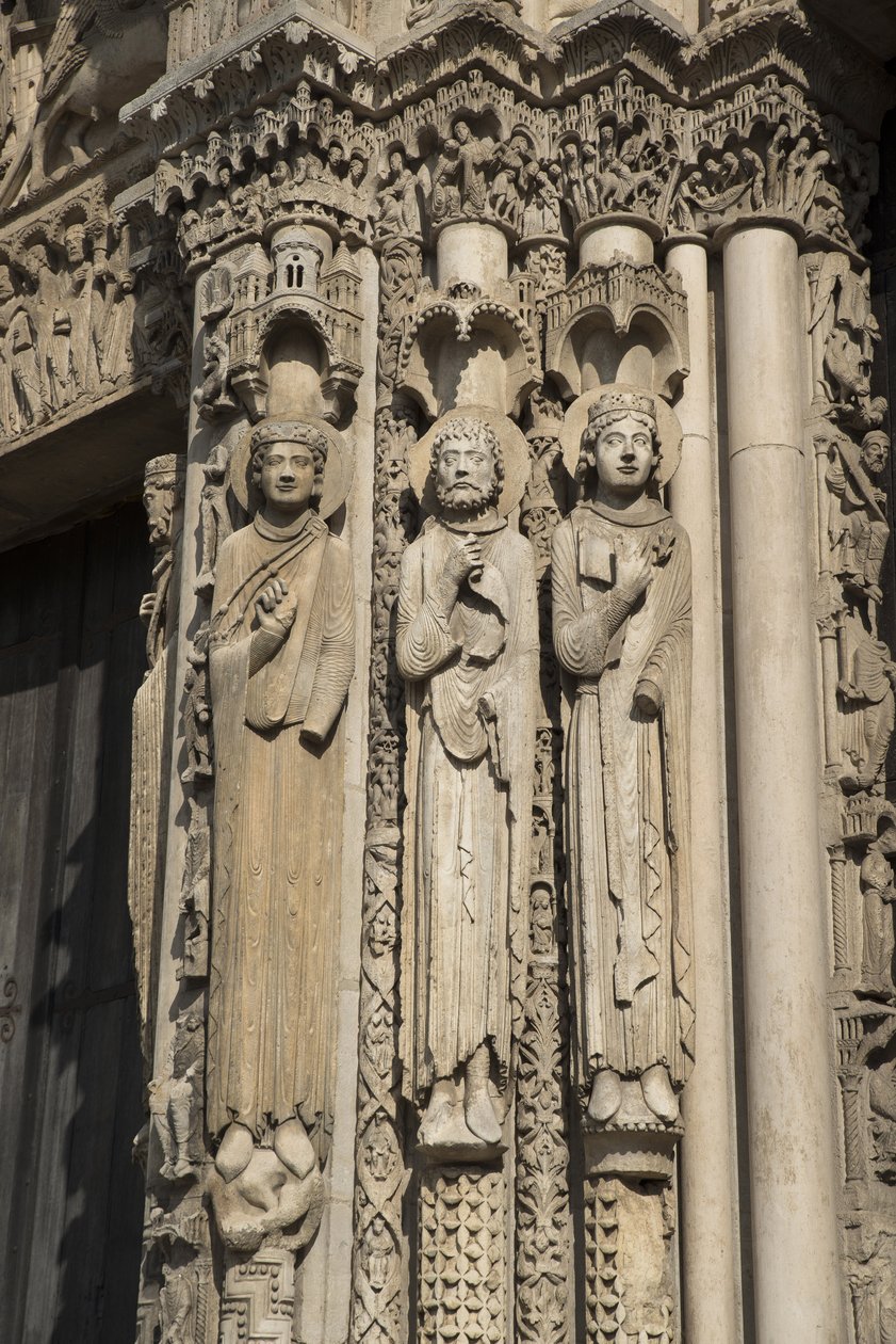 Cathedrale de Chartres, detail levého průlomu zálivu napravo od královské brány, zleva doprava, král Roland, Louis vii od French School