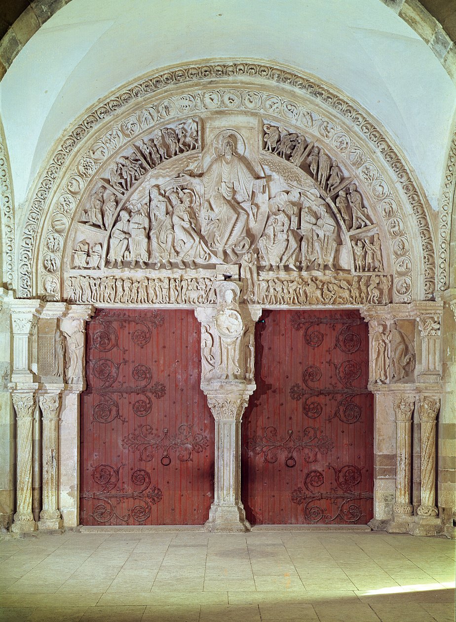 Centrální portál v Narthexu kostela Sainte-Madelaine, s reliéfem Letnic v Tympanu, kolem roku 1150 od French School