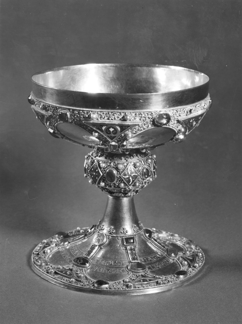 Kalich svatého Remigia († 533) biskup z Remeše (zlato, cloisonne smalt a perly) od French School