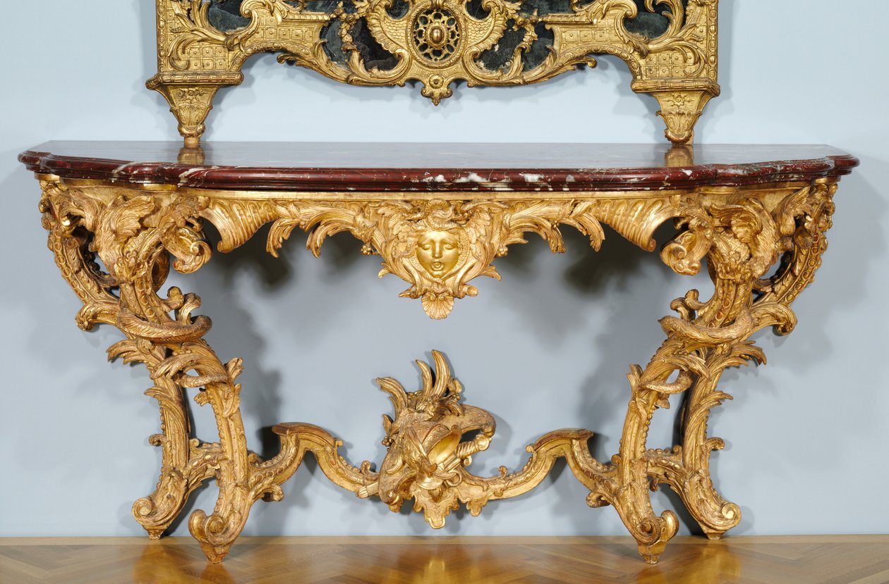 Konzolový stůl, navržený Julesem-Michelem Hardouinem (1635-1737), vyrobený Pierrem Turpinem a Michelem II Langem, kolem roku 1725 (vyřezávané zlacené dřevo, mramorová deska (griotte de campan)) (viz také 491455) od French School