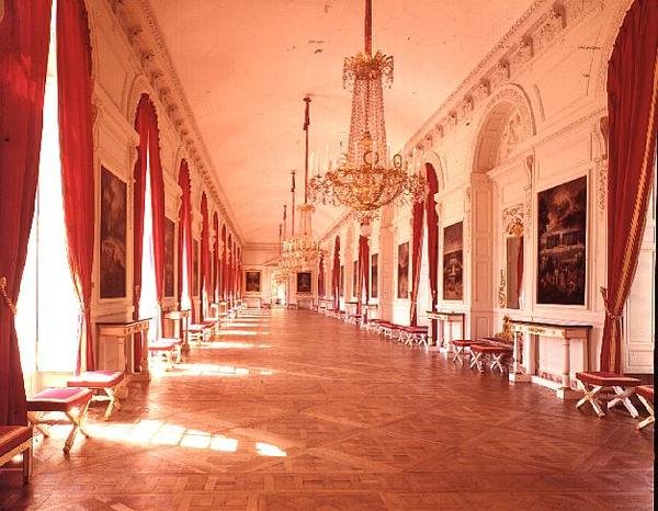Koridor pravého křídla Velkého Trianonu (foto) od French School