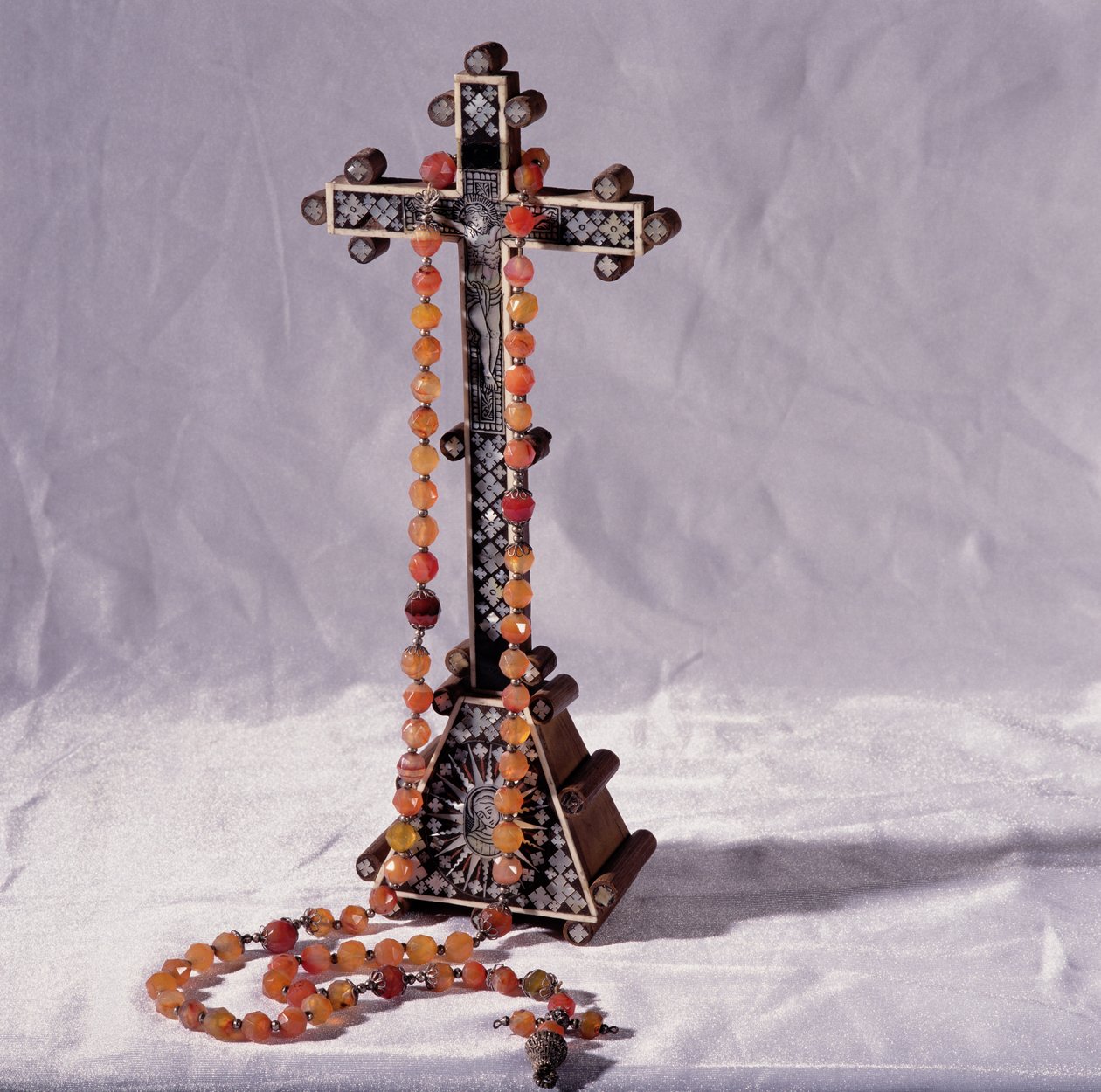 Krucifix a růženec údajně patřily skotské královně Marii (1542–87) od French School