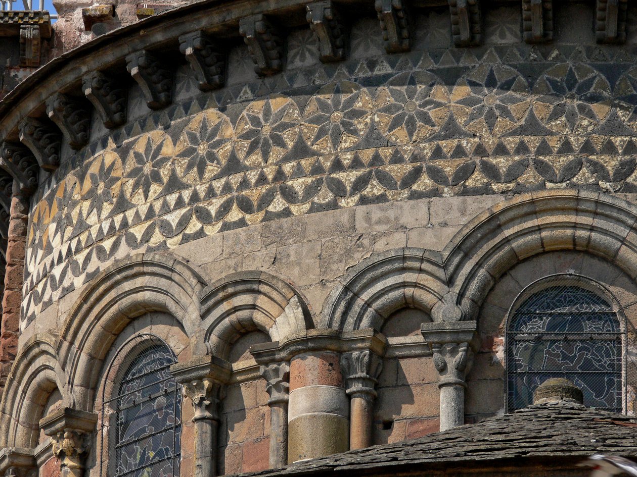Zobrazující detail exteriéru apsidy od French School