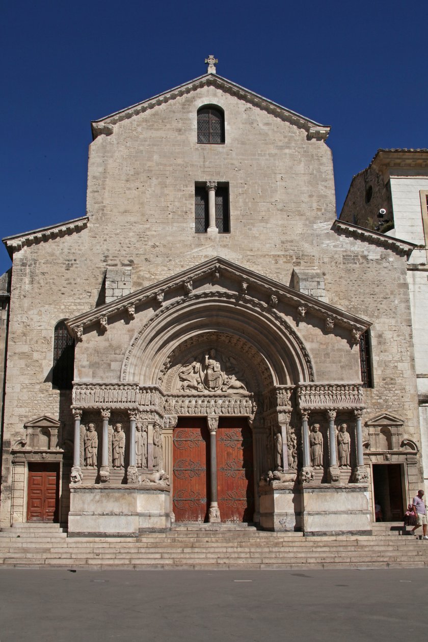 Zobrazující západní fasádu od French School