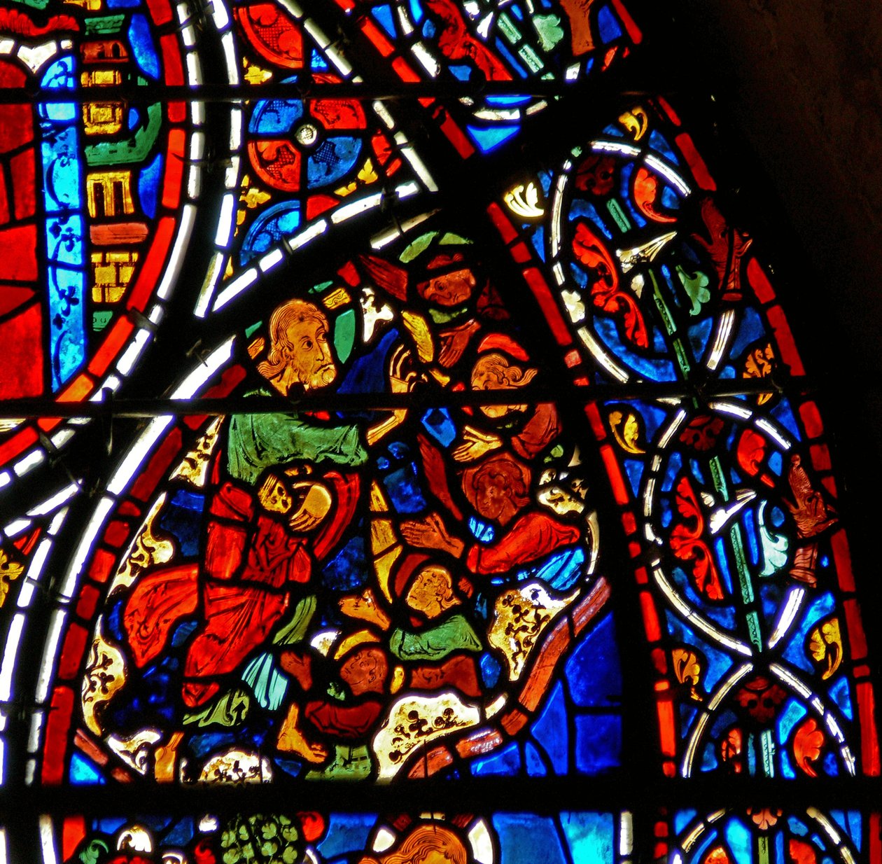 Detail z okna zobrazující podobenství o milosrdném Samaritánovi: Bůh tvoří anděly od French School
