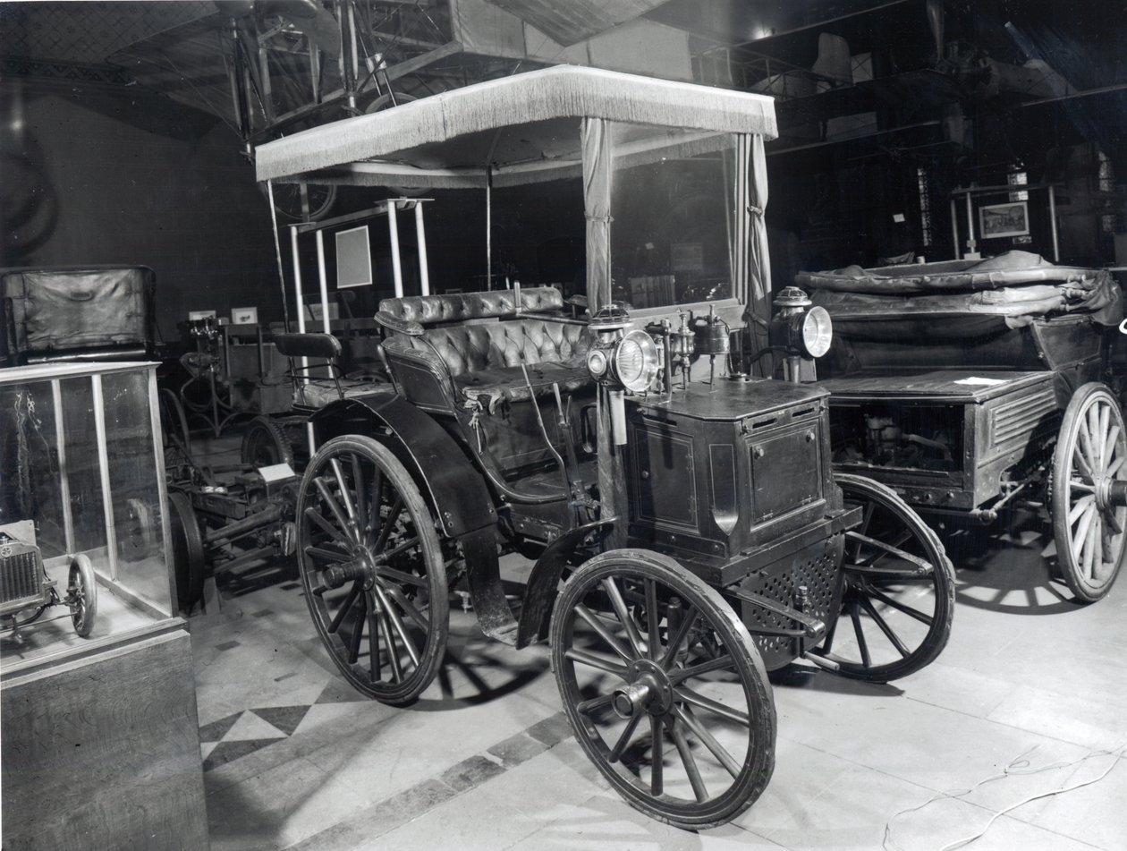 Raný automobil Peugeot, kolem roku 1898 od French School