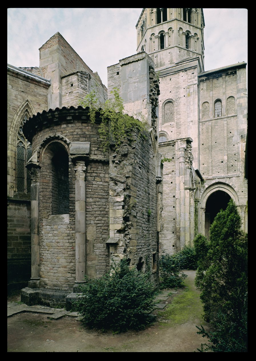 Vnější pohled na apsidu opatského kostela, 1088-1130 od French School