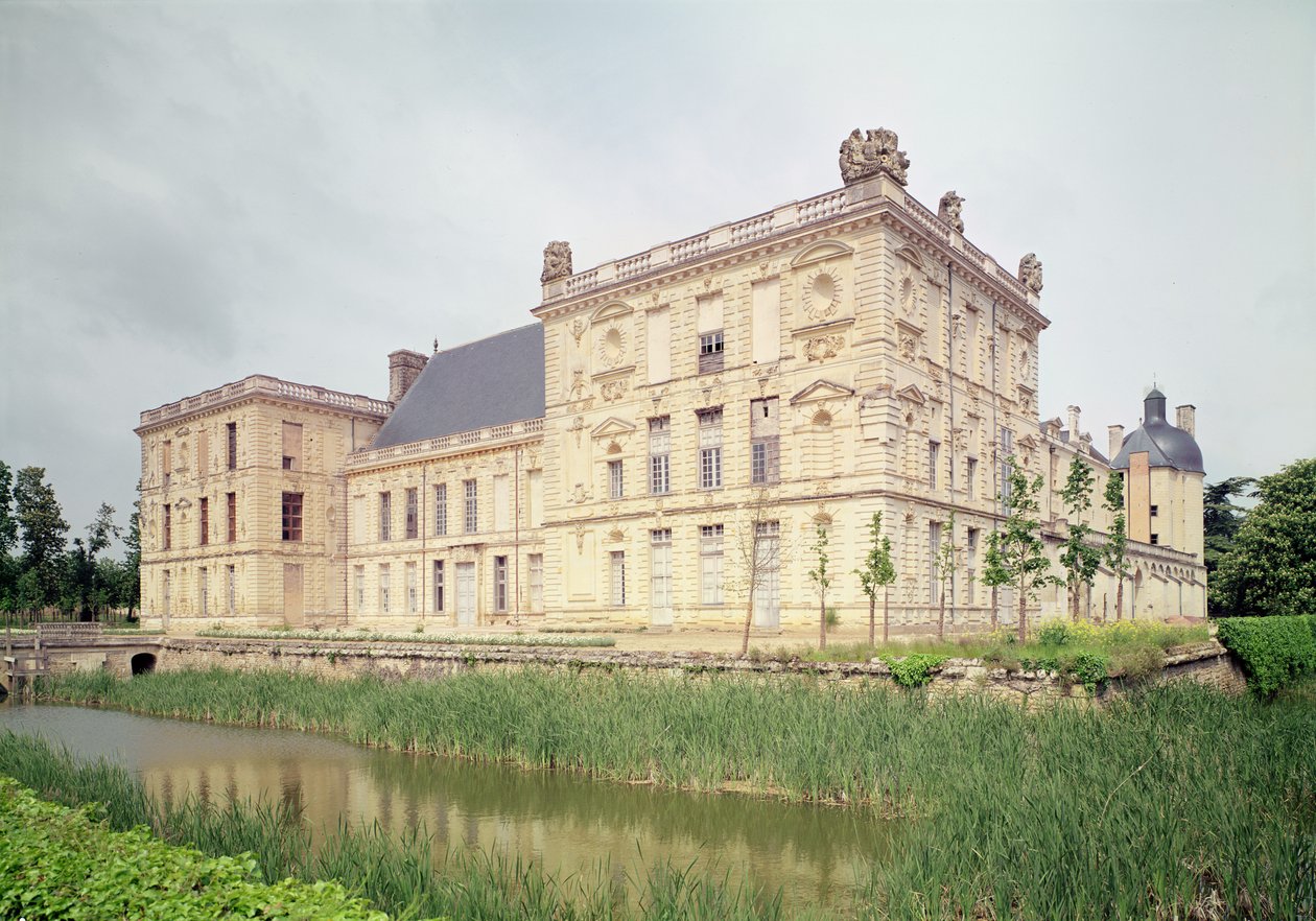 Vnější pohled na zámek, postavený v letech 1518-49 od French School